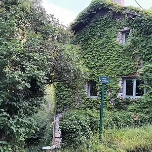 Deux Pieces De Caractere Au Coeur Des Gorges Engins