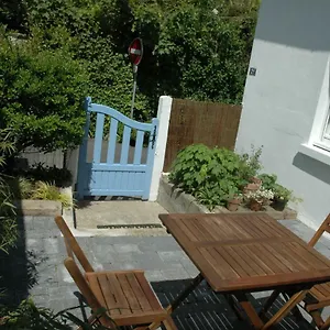 Maisonnette à ; La Bleue Étables